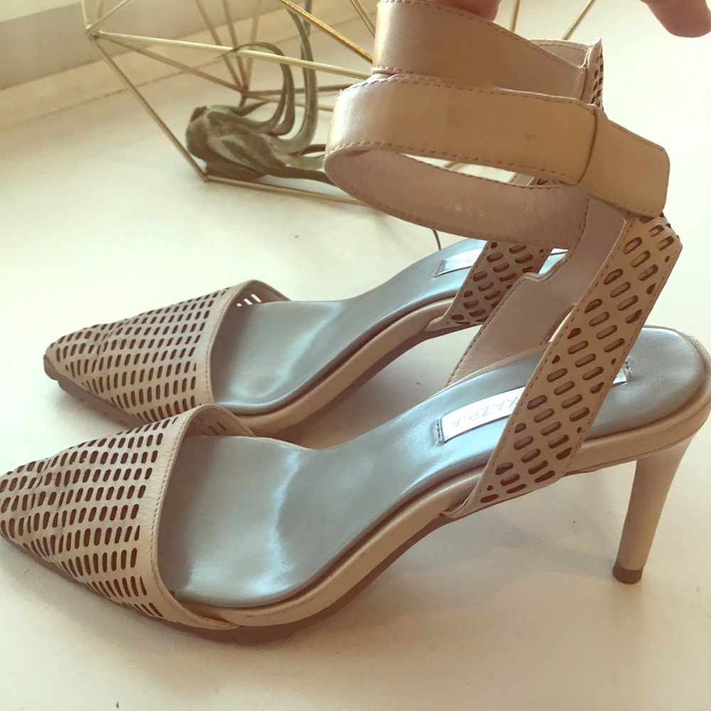 BCBG tan heels